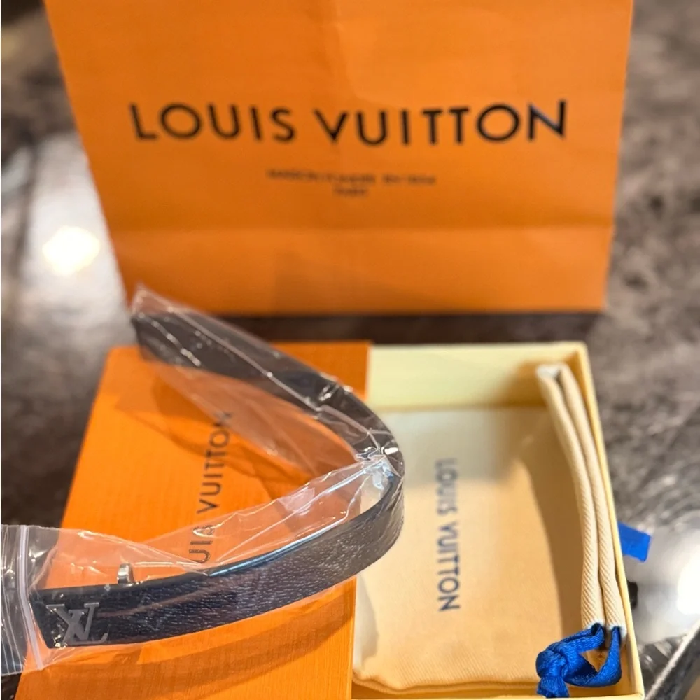Louis Vuitton Orange Gift Set with Black Strap - Picture 2 of 4